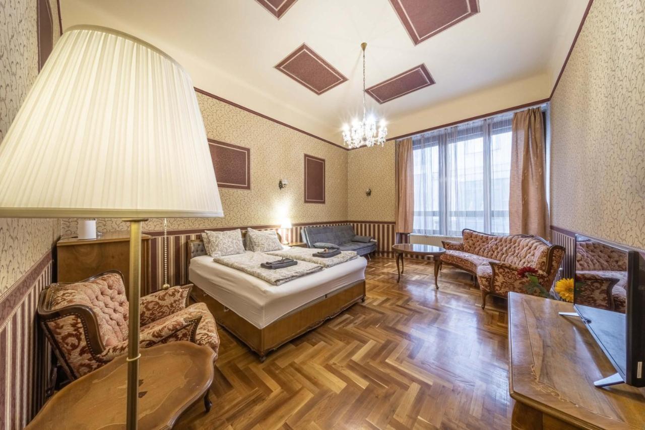 Josephine * Budapest